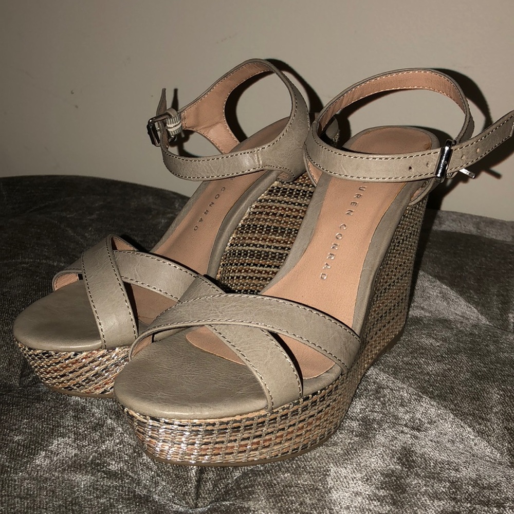 Grey Lauren Conrad multi color wedge